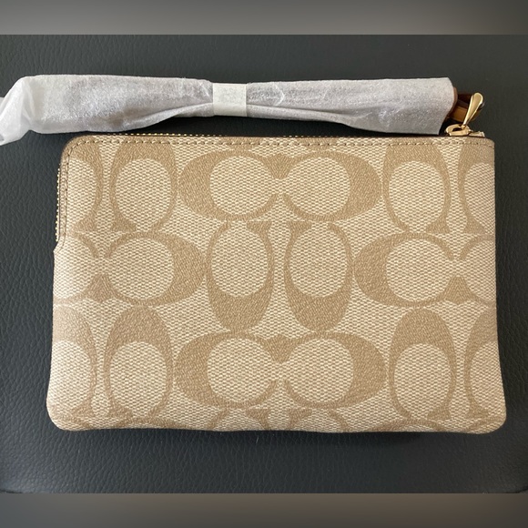 DEAL‼️Corner Zip Wristlet In Signature Canvas/ Pouch In Signature Canvas NWOT - Picture 3 of 12